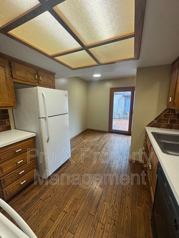 Building Photo - 510 E Elm St