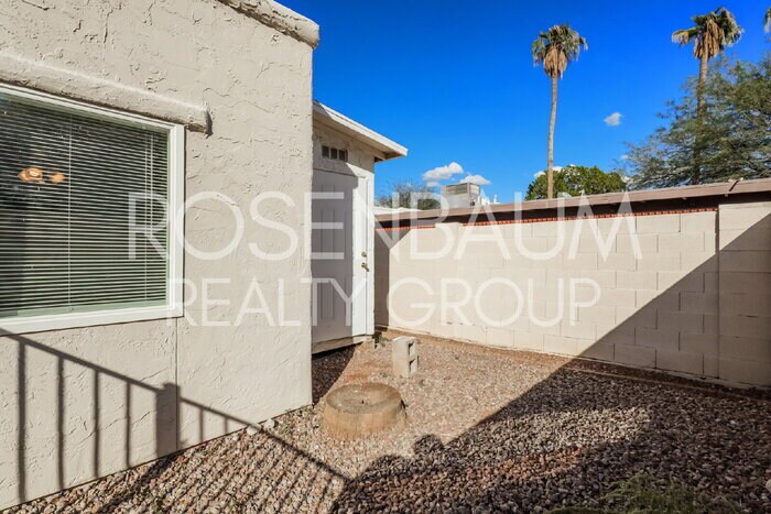 Building Photo - 1417 E Fort Lowell Rd