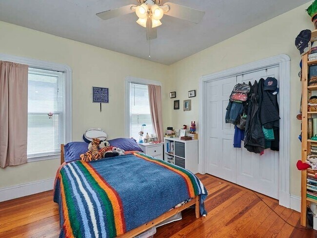 Building Photo - 48 Wordsworth St