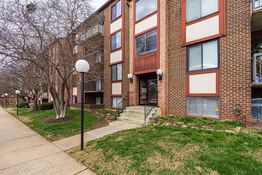 Primary Photo - 9728 Kingsbridge Dr