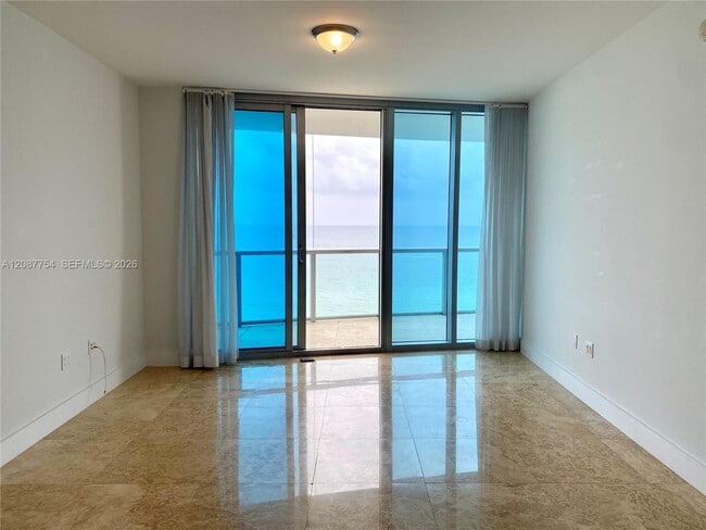 Building Photo - 17001 Collins Ave