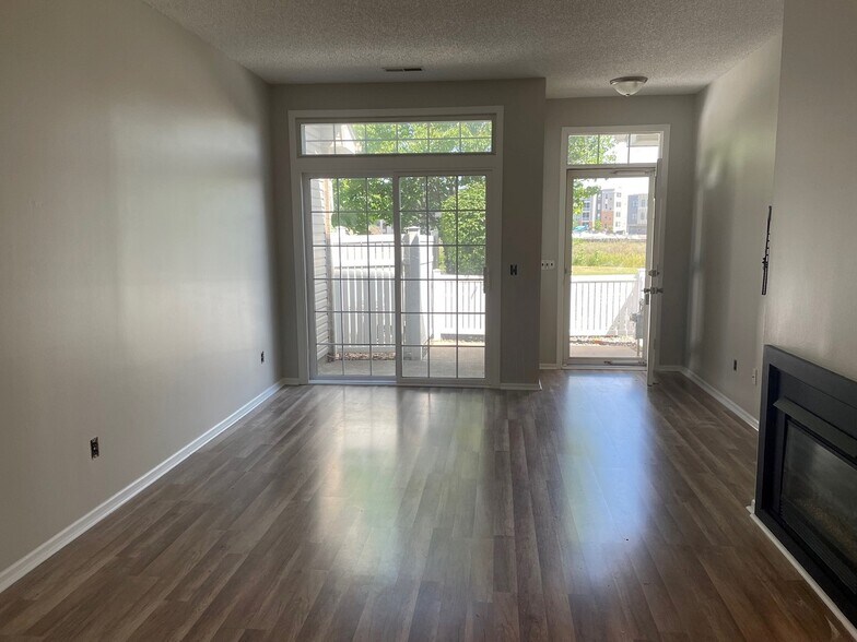 Building Photo - 15503 Garnet Way
