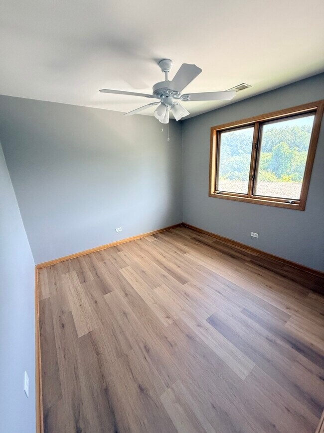 Building Photo - 5150 Shadow Creek Dr