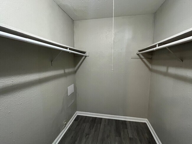 Building Photo - 4831 Sycamore Ave