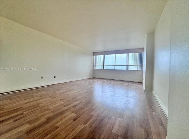 Building Photo - 11113 Biscayne Blvd