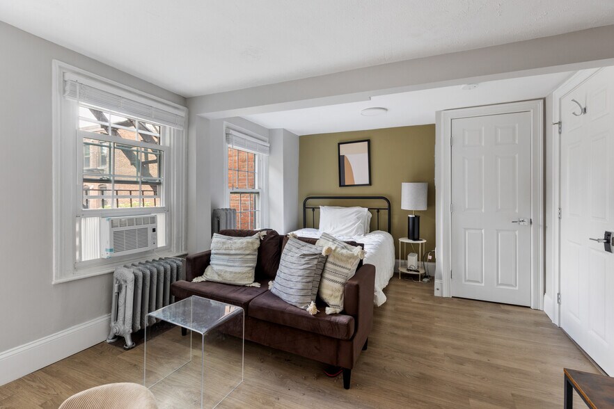 Primary Photo - 10 Derne St