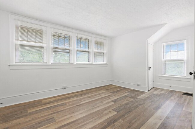 Building Photo - 1385 Aberdeen Ave