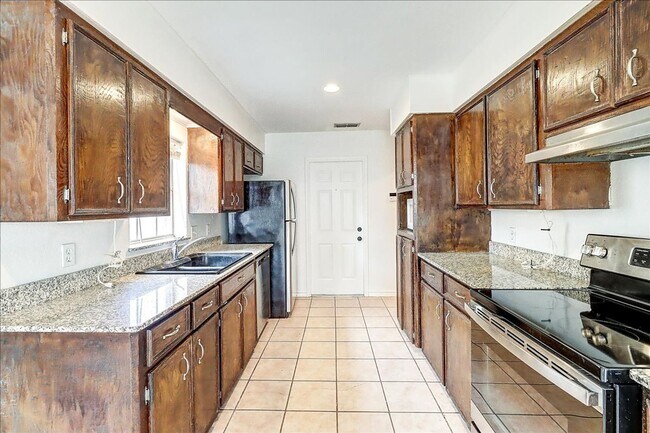 Building Photo - 6405 Clairfield St