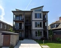 Building Photo - 110 N Blandena St