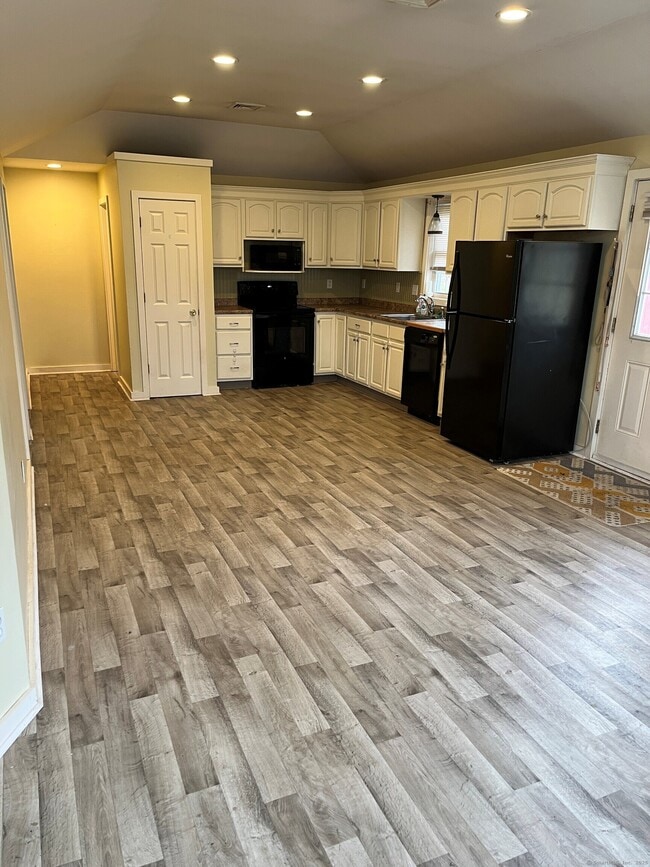 Building Photo - 146 Beebe Farms Rd