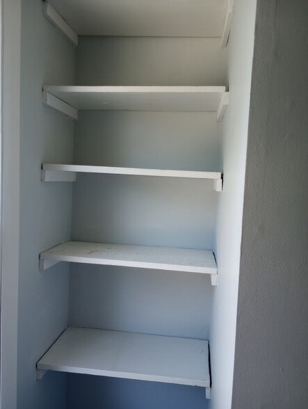 Building Photo - 410 Linden Pl