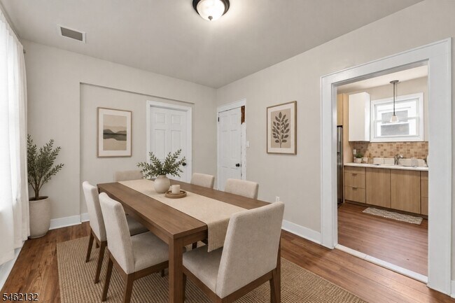 Building Photo - 223 Devon St
