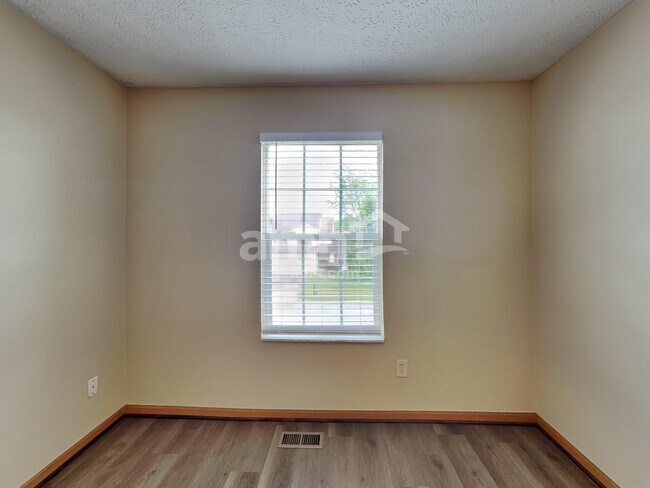 Building Photo - 3959 Highland Bluff Dr