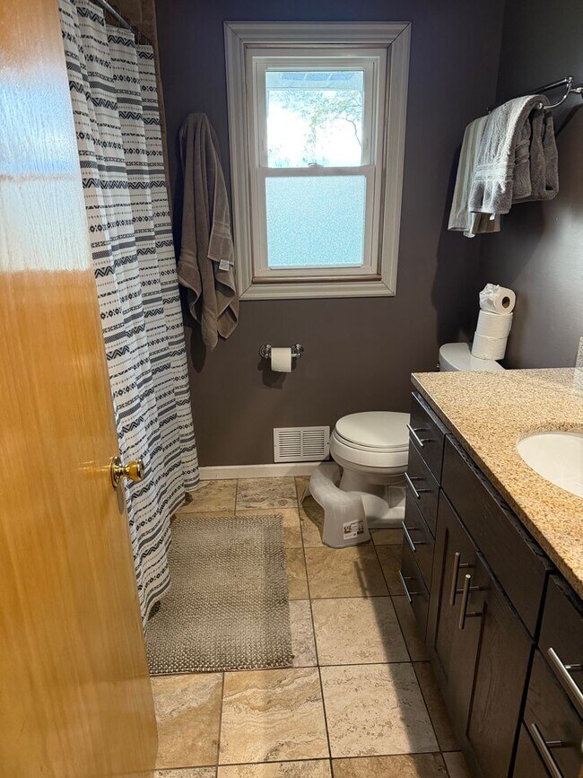 Building Photo - Charming Single Family Home in Brookfield