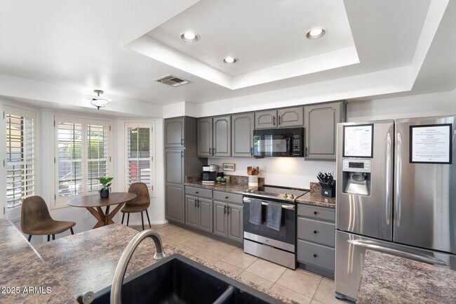 Building Photo - 2826 N Villas Ct