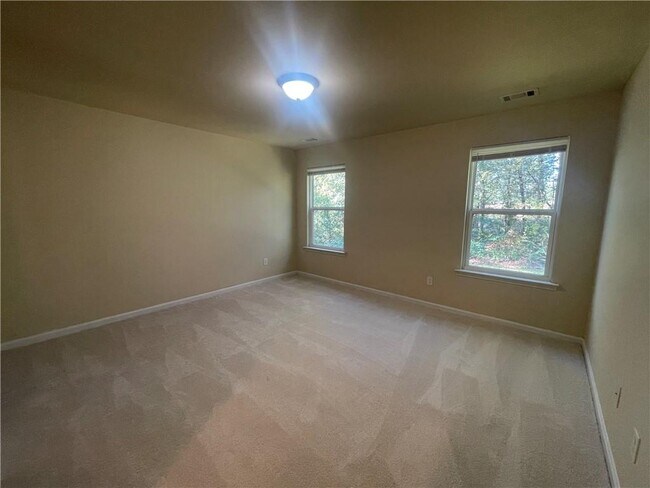 Building Photo - 160 Pine Ridge Rd