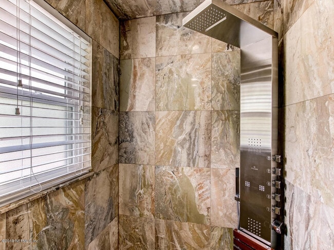 Building Photo - 88 Oakwood Rd