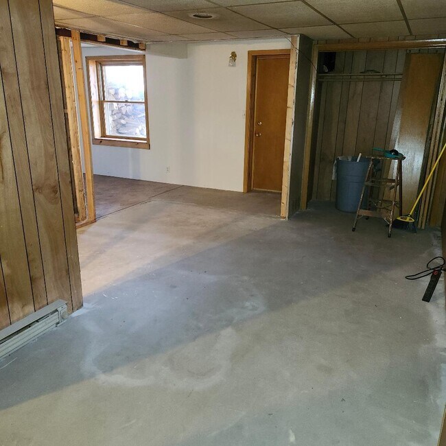 Building Photo - 428 Hillcrest Dr