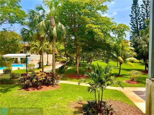 Building Photo - 5155 E Sabal Palm Blvd