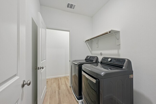 Building Photo - 7818 Palm Glade Dr