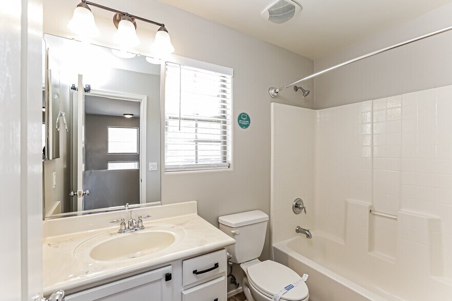 Building Photo - 3014 E Megan St