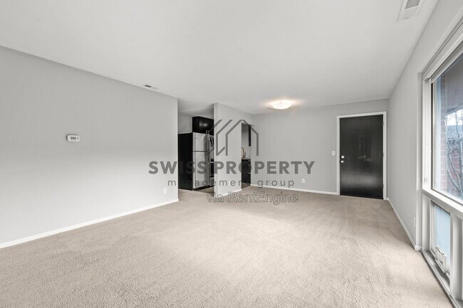 Building Photo - 1155 Edgehill Rd