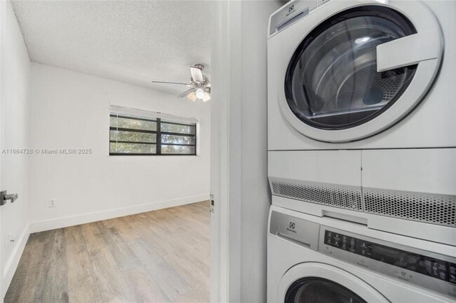 Building Photo - 3 bedroom in Hialeah FL 33015