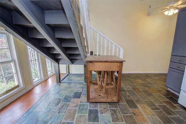 Building Photo - 5313 Palmetto St