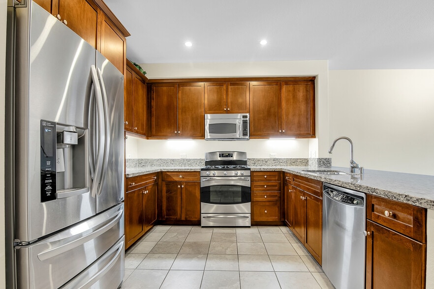 Building Photo - 629 Traction Ave