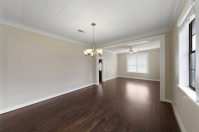 Building Photo - 309 Pecore St