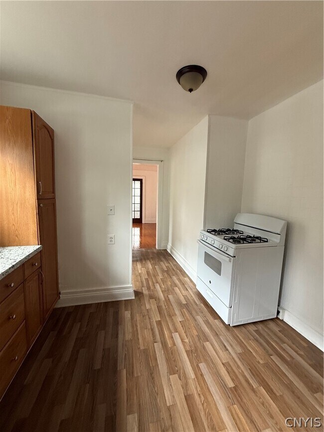 Building Photo - 205 Fellows Ave