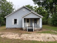 Building Photo - Charming 4-bedroom, 1-bath home located in the heart of Van Buren featuring a spacious layout, ha...