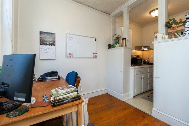 Building Photo - 118 Riverway