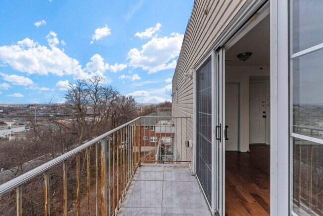 Building Photo - 2207-2209 Grand Ave