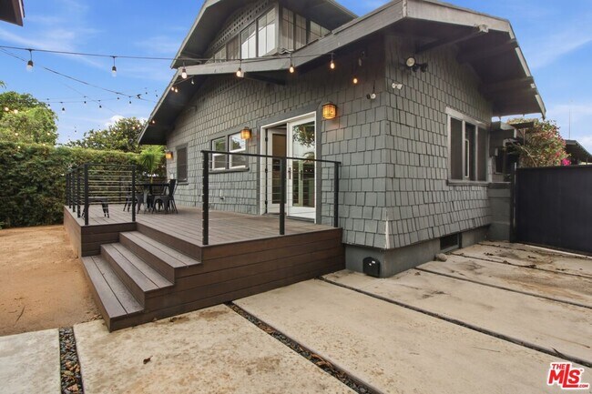 Building Photo - 1548 W 48th St