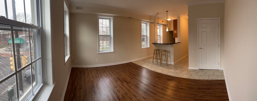 Primary Photo - 340 Lombard St
