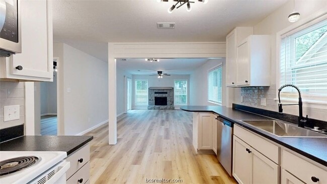 Building Photo - 1112 Airline Dr