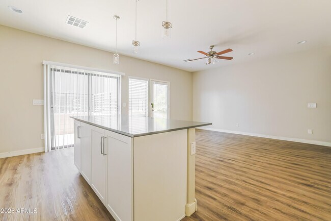 Building Photo - 1119 S Stapley Dr