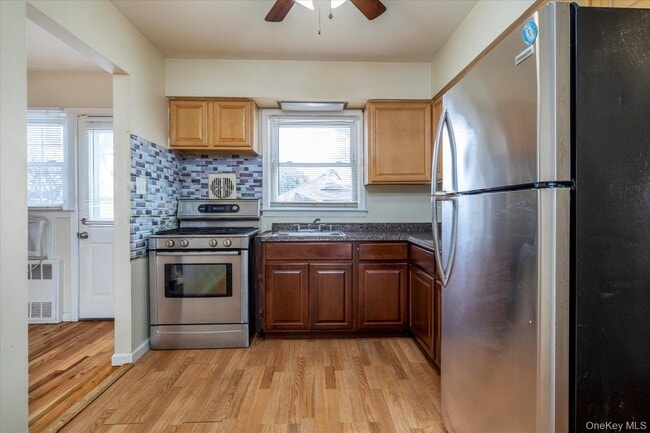 Building Photo - 580 Georgia St