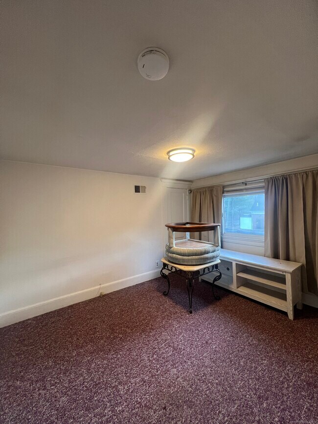 Building Photo - 466 Derby Ave