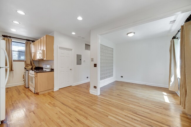 Building Photo - 5252 S Drexel Ave