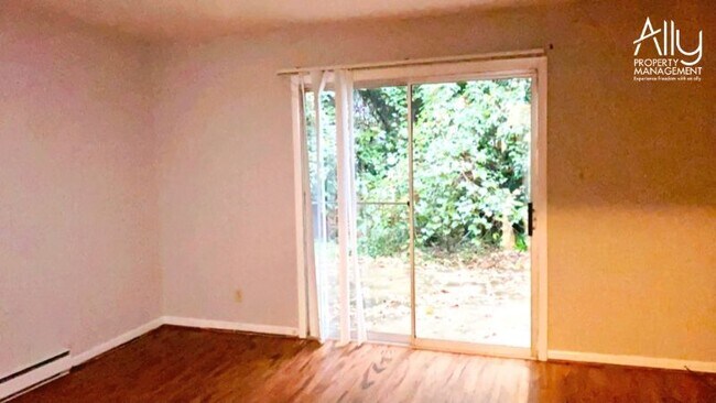 Building Photo - 122 Harmon St