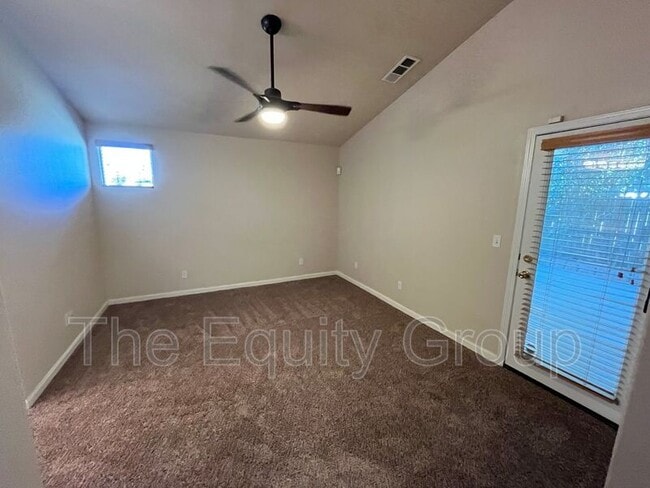 Building Photo - 1422 E Mesa Ct