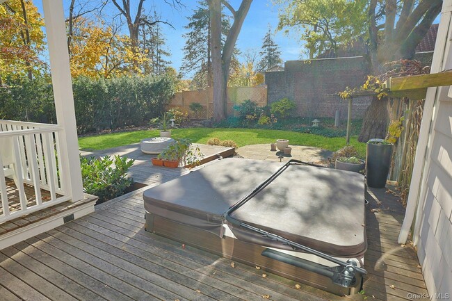 Building Photo - 9 Prall Pl