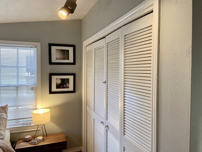 Building Photo - 822 Byrne St