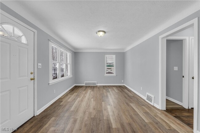 Building Photo - 15304 Benhoff Dr