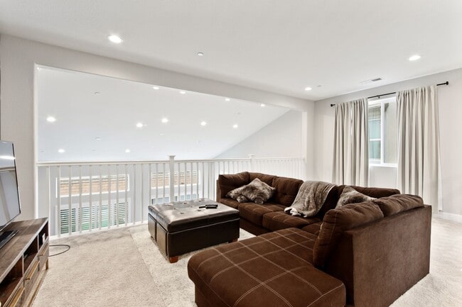 Building Photo - Springlake 3 Bedroom 3 Bathroom House