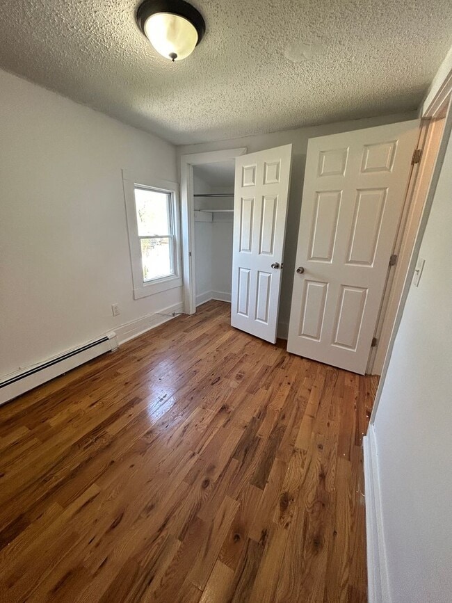 Building Photo - Lovely 4 Bedroom Single Family House in Neptune!