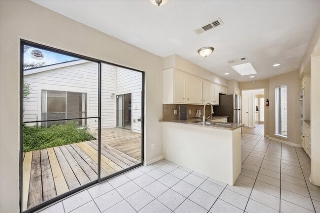 Building Photo - 8018 Cobblefield Ln