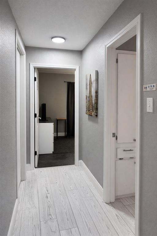 Building Photo - 2450 Ashdale Dr